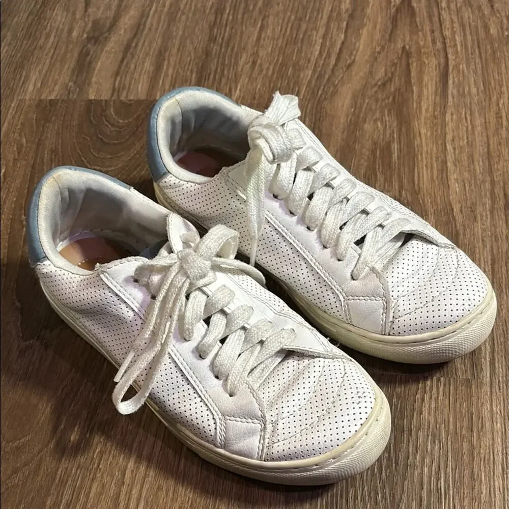 Universal Thread Womens White Sneakers Low-Top Casual Perforated 6 blue - Picture 3 of 6
